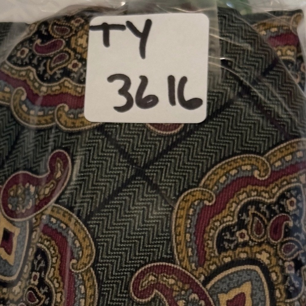 Liberty of London Neck Tie Green Paisley Medallion Silk Vintage Academia 56x3.5" - Picture 5 of 5